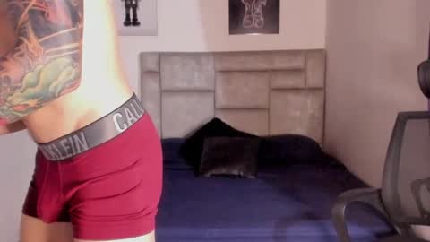 Snapshot of paul_roger chatting on November 6, 2025, 2:01 am PAUL ROGER online show from November 6, 2025, 2:01 am