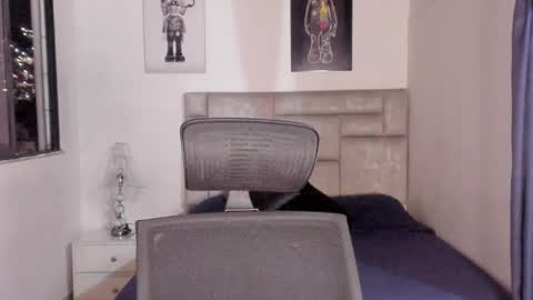 Snapshot of paul_roger chatting on November 15, 2025, 2:31 am PAUL ROGER online show from November 15, 2025, 2:31 am