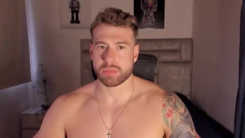 Snapshot of paul_roger chatting on December 15, 2025, 10:47 pm PAUL ROGER online show from December 15, 2025, 10:47 pm