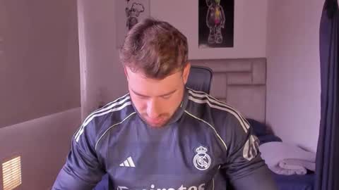 Snapshot of paul_roger chatting on January 6, 2026, 1:37 pm PAUL ROGER online show from January 6, 2026, 1:37 pm