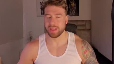 Snapshot of paul_roger chatting on January 8, 2026, 12:18 pm PAUL ROGER online show from January 8, 2026, 12:18 pm