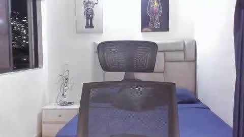 Snapshot of paul_roger chatting on February 11, 2026, 1:10 am PAUL ROGER online show from February 11, 2026, 1:10 am