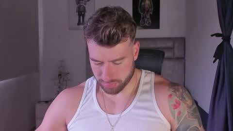 Snapshot of paul_roger chatting on February 19, 2026, 12:12 pm PAUL ROGER online show from February 19, 2026, 12:12 pm