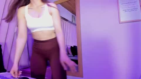 paula_miler1 online show from April 7, 2026, 2:06 pm