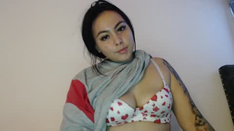 paula_torrez online show from January 29, 2025, 10:32 pm