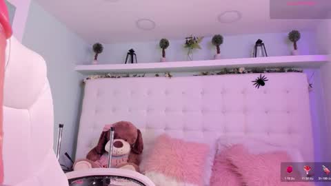 paulha_miller online show from November 3, 2025, 11:55 am