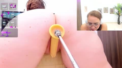 Paulina Davis  online show from October 17, 2025, 2:15 am