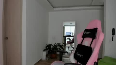 Snapshot of paulina_dossantos chatting on February 20, 2025, 8:36 pm paulina online show from February 20, 2025, 8:36 pm