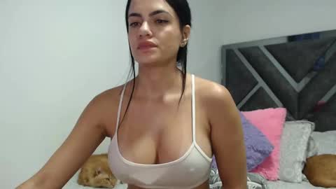 Snapshot of paulina_l chatting on February 13, 2025, 12:57 am Paulina online show from February 13, 2025, 12:57 am