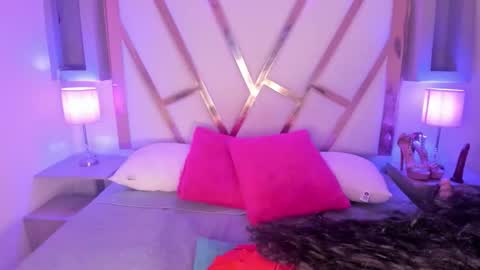   online show from November 7, 2025, 8:53 pm