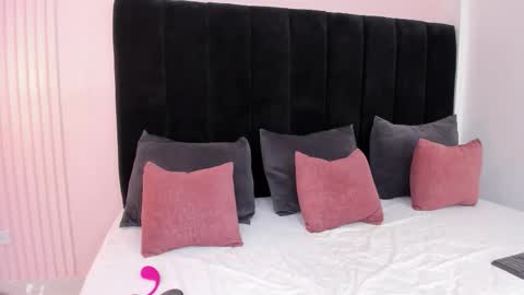 Snapshot of paulina_zuarez chatting on November 7, 2025, 9:37 pm Paulina online show from November 7, 2025, 9:37 pm