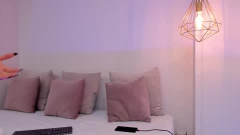 Snapshot of paulina_zuarez chatting on December 17, 2025, 10:05 pm Paulina online show from December 17, 2025, 10:05 pm