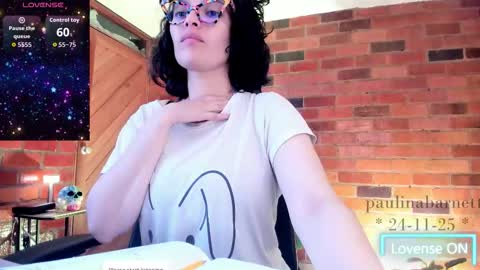 Snapshot of paulinabarnett_ chatting on November 25, 2025, 4:45 am Paulina online show from November 25, 2025, 4:45 am
