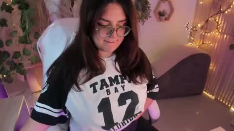 Snapshot of paulinacostello chatting on February 17, 2026, 5:08 pm Estefania online show from February 17, 2026, 5:08 pm