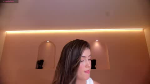 Paulina Santos  online show from December 4, 2025, 7:44 pm