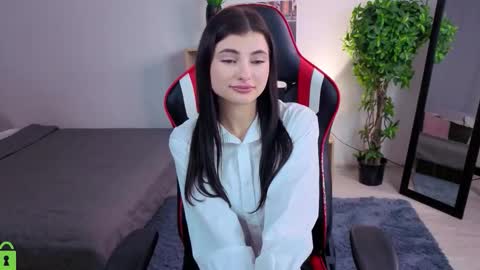 Pauline online show from November 14, 2025, 7:34 pm