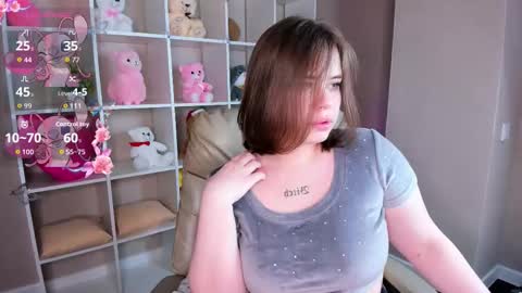 Snapshot of pauline_moore chatting on December 22, 2025, 10:23 am Erica online show from December 22, 2025, 10:23 am