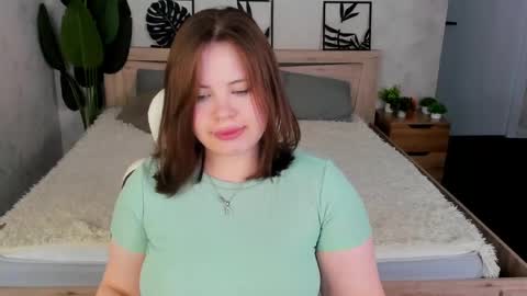 Snapshot of pauline_moore chatting on April 23, 2026, 12:29 pm Erica online show from April 23, 2026, 12:29 pm