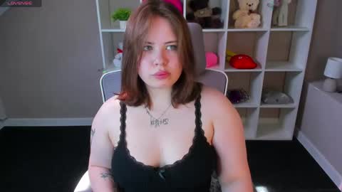 Snapshot of pauline_moore chatting on April 26, 2026, 9:29 am Erica online show from April 26, 2026, 9:29 am