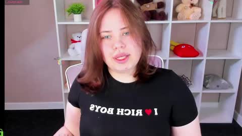Snapshot of pauline_moore chatting on May 3, 2026, 9:48 am Erica online show from May 3, 2026, 9:48 am