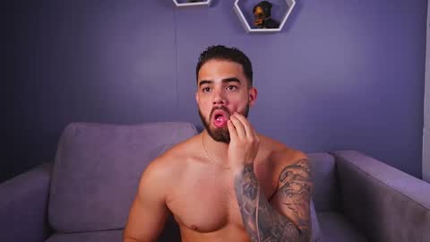 Snapshot of paulphoenix_ chatting on November 19, 2025, 8:42 pm Paul Phoenix online show from November 19, 2025, 8:42 pm