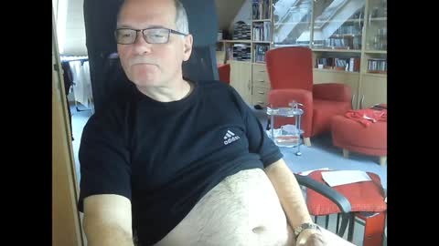 Snapshot of pavlovsdog2006 chatting on December 19, 2024, 10:34 am Pavlov aka Peter online show from December 19, 2024, 10:34 am