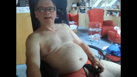 Snapshot of pavlovsdog2006 chatting on January 27, 2025, 9:23 am Pavlov aka Peter online show from January 27, 2025, 9:23 am