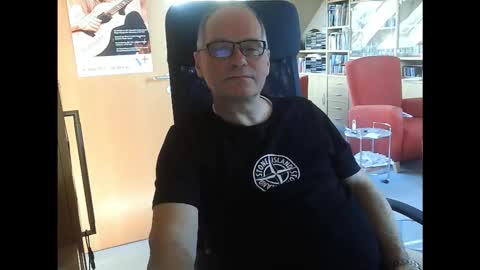 Snapshot of pavlovsdog2006 chatting on November 6, 2025, 8:37 am Pavlov aka Peter online show from November 6, 2025, 8:37 am