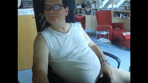 Snapshot of pavlovsdog2006 chatting on November 19, 2025, 9:42 am Pavlov aka Peter online show from November 19, 2025, 9:42 am