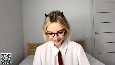 Lola online show from November 16, 2025, 4:01 pm