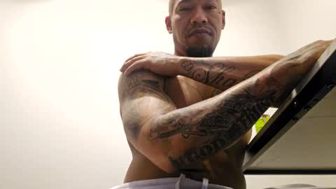 Snapshot of pcuddy3 chatting on February 20, 2025, 10:48 pm Phenomenal online show from February 20, 2025, 10:48 pm