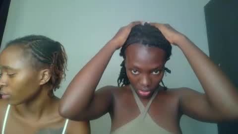 Snapshot of peach_ebonny chatting on April 19, 2026, 9:06 pm peach_ebonny online show from April 19, 2026, 9:06 pm