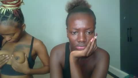Snapshot of peach_ebonny chatting on April 21, 2026, 2:56 pm peach_ebonny online show from April 21, 2026, 2:56 pm