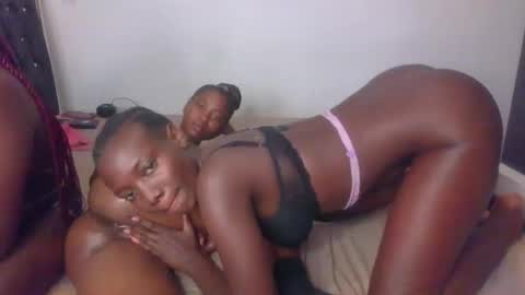 Snapshot of peach_ebonny chatting on April 24, 2026, 12:46 am peach_ebonny online show from April 24, 2026, 12:46 am