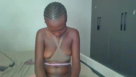 Snapshot of peach_ebonny chatting on May 1, 2026, 11:59 am peach_ebonny online show from May 1, 2026, 11:59 am