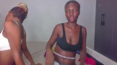 Snapshot of peach_ebonny chatting on May 13, 2026, 9:00 pm peach_ebonny online show from May 13, 2026, 9:00 pm