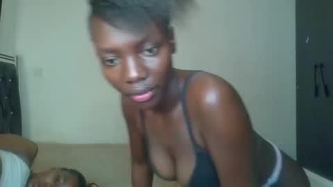 Snapshot of peach_ebonny chatting on May 19, 2026, 6:47 pm peach_ebonny online show from May 19, 2026, 6:47 pm