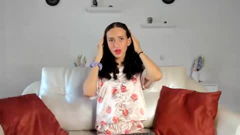 peach tyron online show from January 3, 2025, 7:29 pm