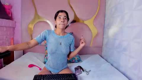 Snapshot of peachrougeh chatting on December 17, 2025, 8:59 pm peachrougeh online show from December 17, 2025, 8:59 pm