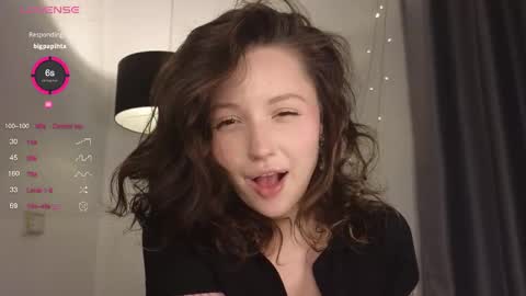 Lili online show from February 21, 2025, 9:00 pm