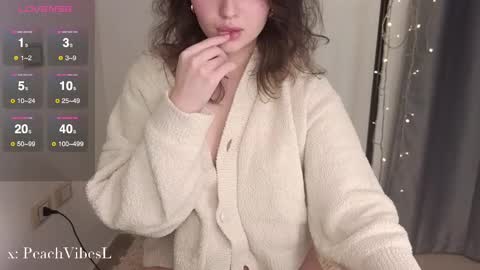 Lili online show from March 12, 2025, 4:02 pm