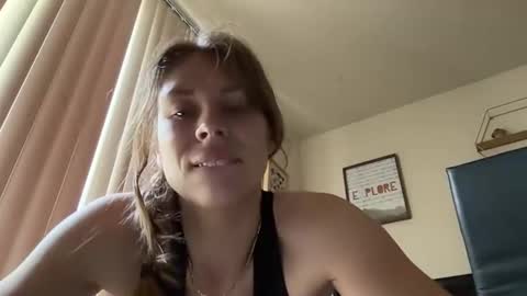 Snapshot of peachydesire chatting on May 26, 2026, 3:52 pm peachydesire online show from May 26, 2026, 3:52 pm