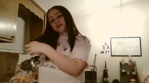 Snapshot of peachyhoneydrip chatting on April 24, 2026, 5:10 am peachyhoneydrip online show from April 24, 2026, 5:10 am