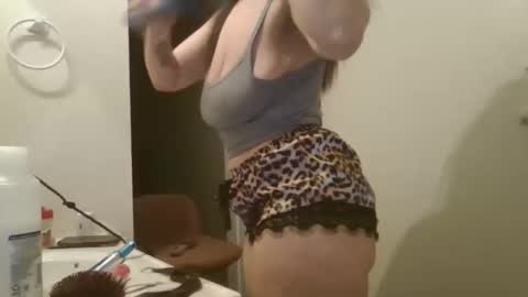 Snapshot of peachyhoneydrip chatting on May 10, 2026, 2:06 am peachyhoneydrip online show from May 10, 2026, 2:06 am