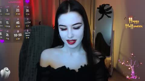 Chloe online show from October 31, 2025, 2:51 pm