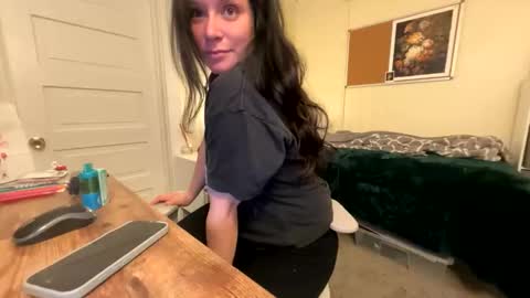 PeachyObsession online show from March 27, 2026, 2:39 am