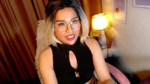 Snapshot of peakaboo_xx chatting on April 14, 2026, 1:22 am Angel Creamdensada online show from April 14, 2026, 1:22 am