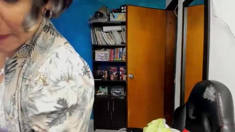 Snapshot of peanut_tangerine chatting on October 8, 2025, 11:24 pm Tangerine Penaut online show from October 8, 2025, 11:24 pm