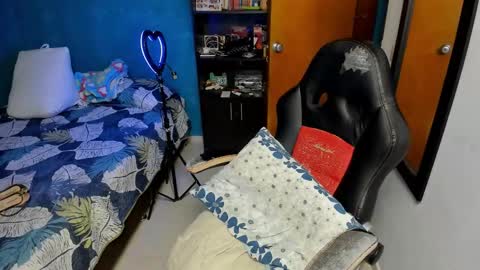 Snapshot of peanut_tangerine chatting on October 17, 2025, 1:31 am Tangerine Penaut online show from October 17, 2025, 1:31 am