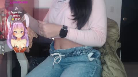 Snapshot of pearl_3 chatting on December 3, 2024, 7:33 pm Pearl online show from December 3, 2024, 7:33 pm